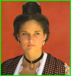Tradicioun-Le costume d'Arles